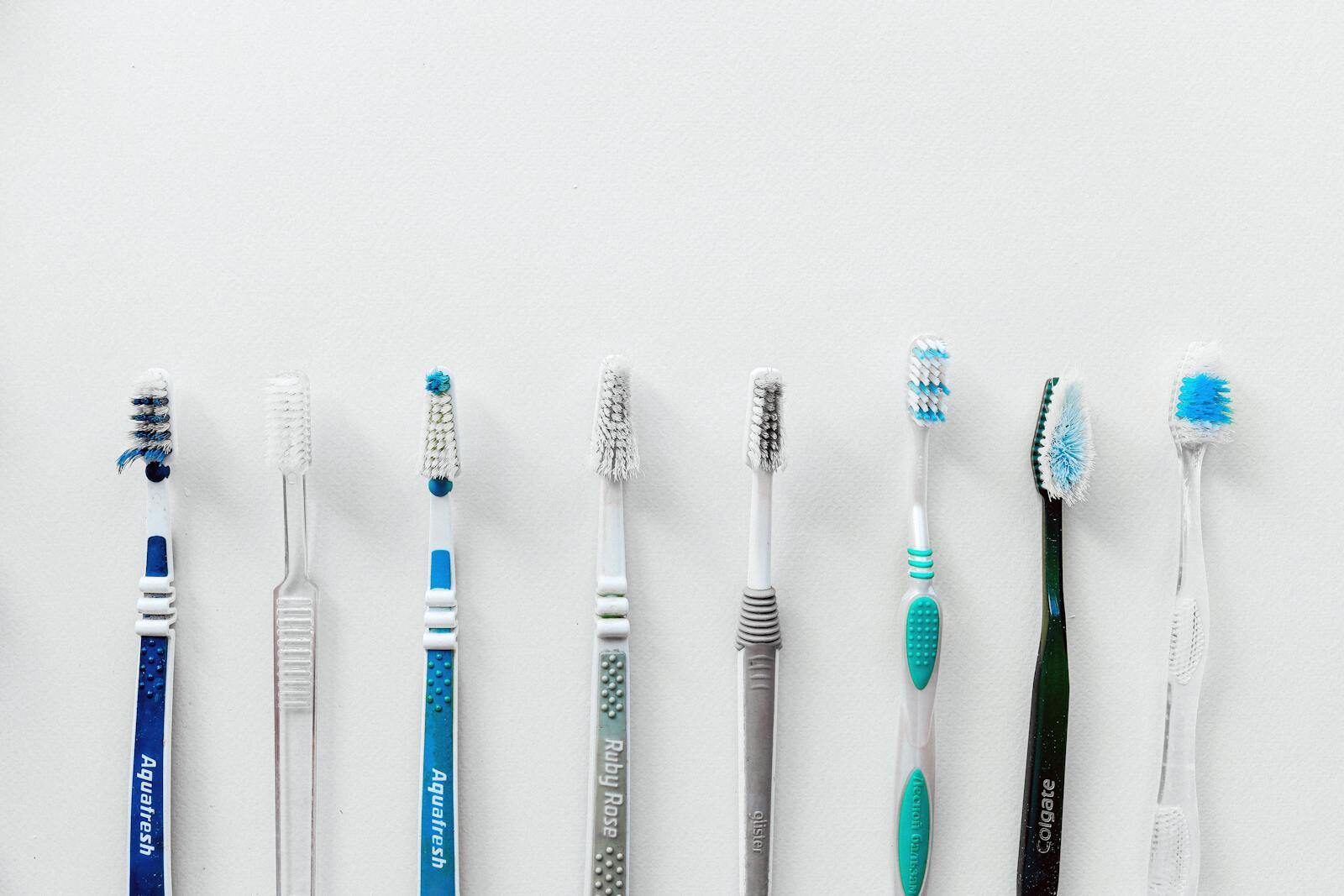 Brosse à dent personnalisée : les critères essentiels avant d’acheter